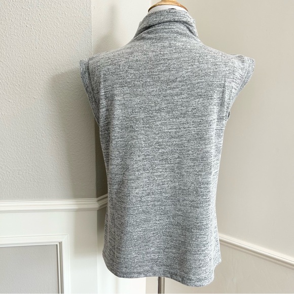 T Tahari Heather Gray Sleeveless Mock Neck Top M NWT - Picture 5 of 7